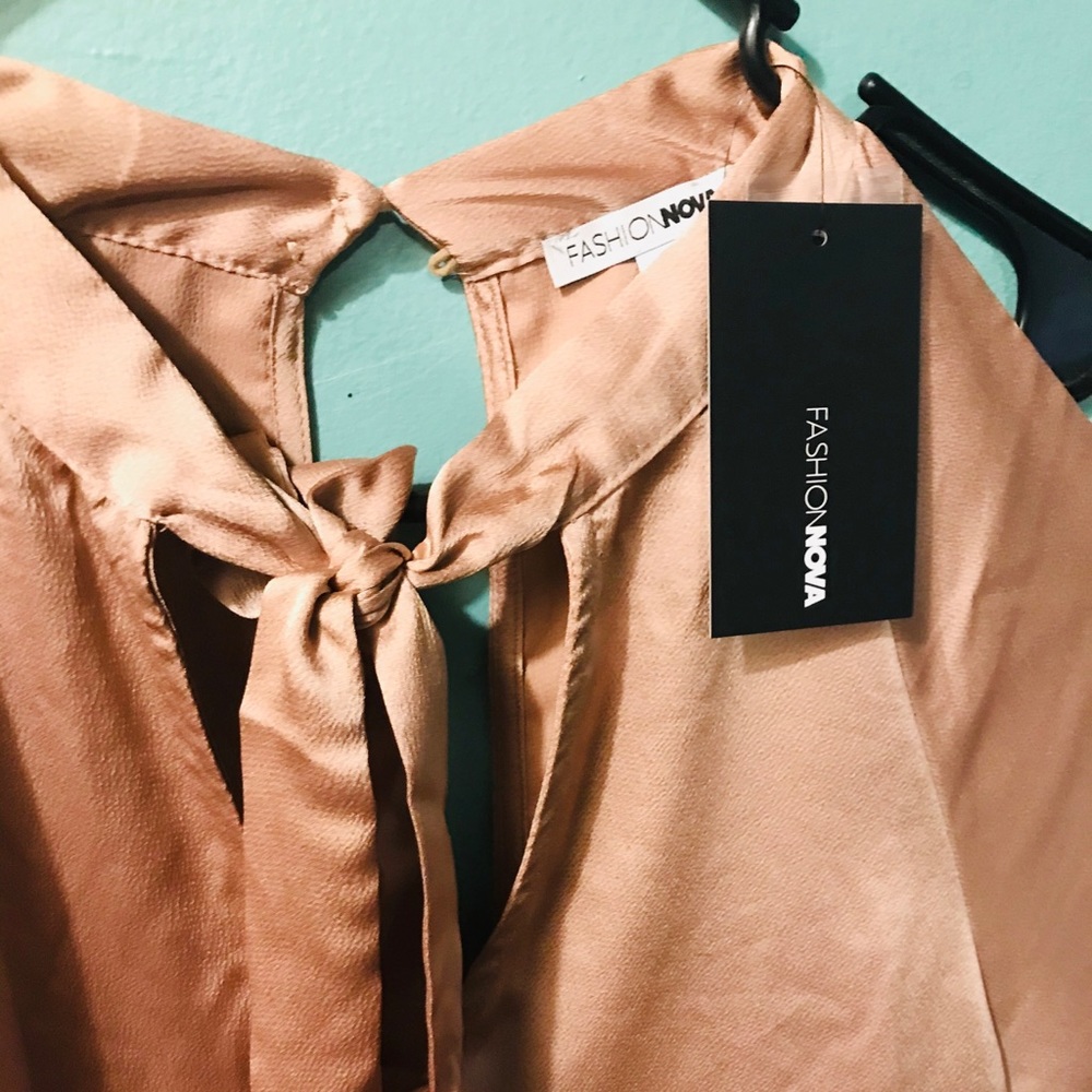 Fashion Nova “ Blouse 👚 “ ( Never been worn )